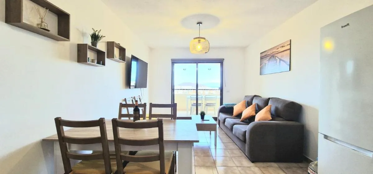 Image 5 of Cosy, 3 bedroom apartment, with heated pool and ocean view, Los Christianos, Arona