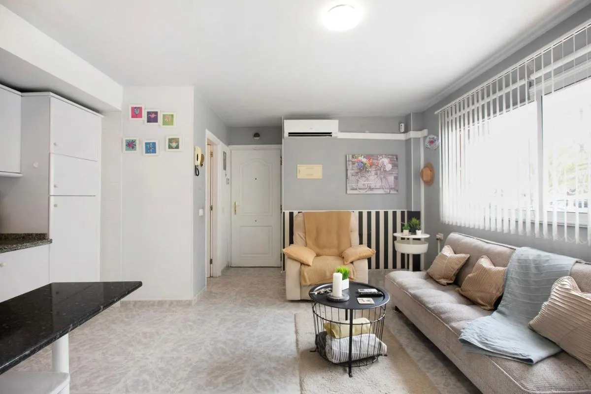 Image 3 of Cozy Fraile