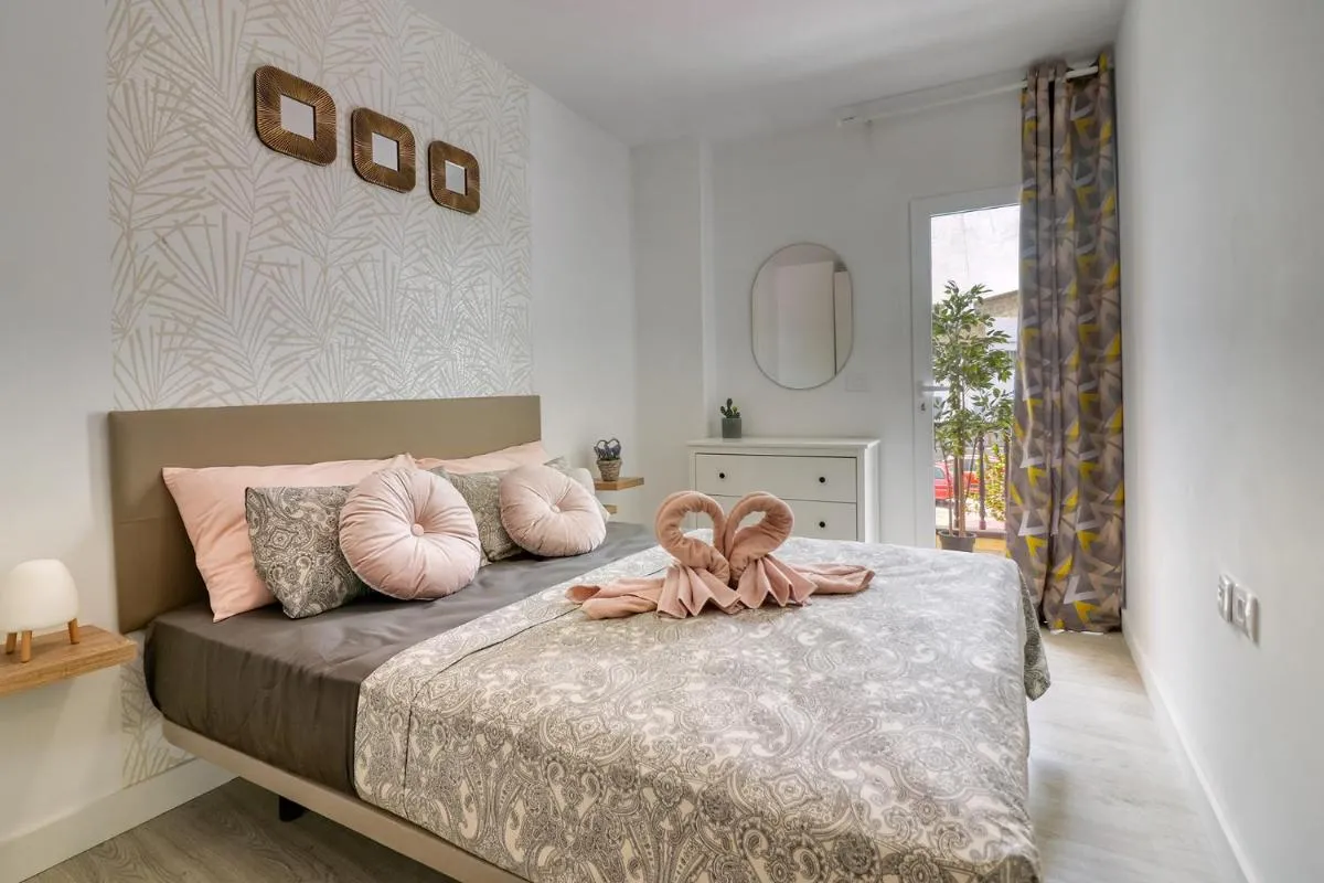 Image 2 of Cozy main square and beachfront 3-bedrooms apartment