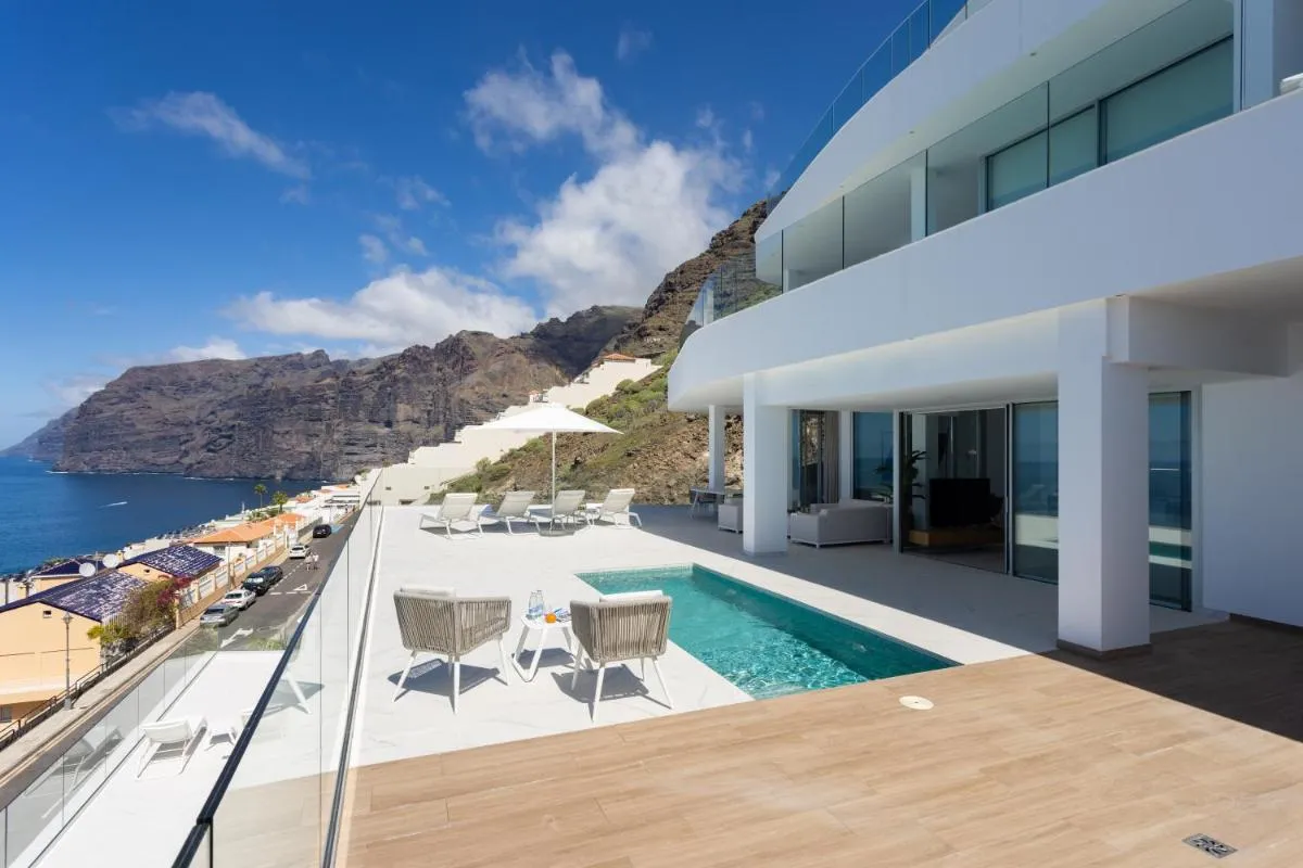 Image 6 of Crystal I Luxury Apartments by EnjoyaHome