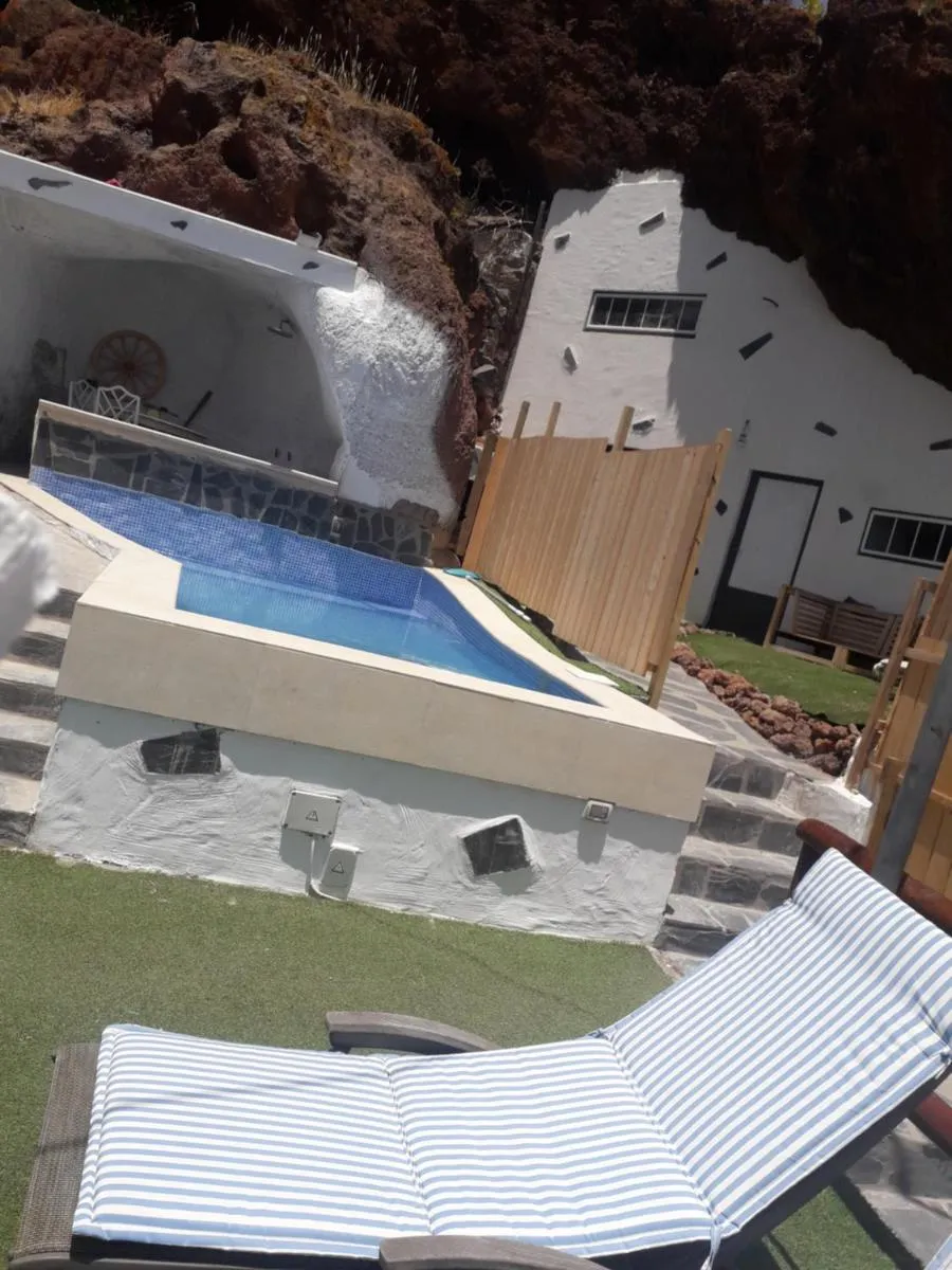 Image 6 of Cueva rural ” Old London ” with Jacuzzi and swimming pool