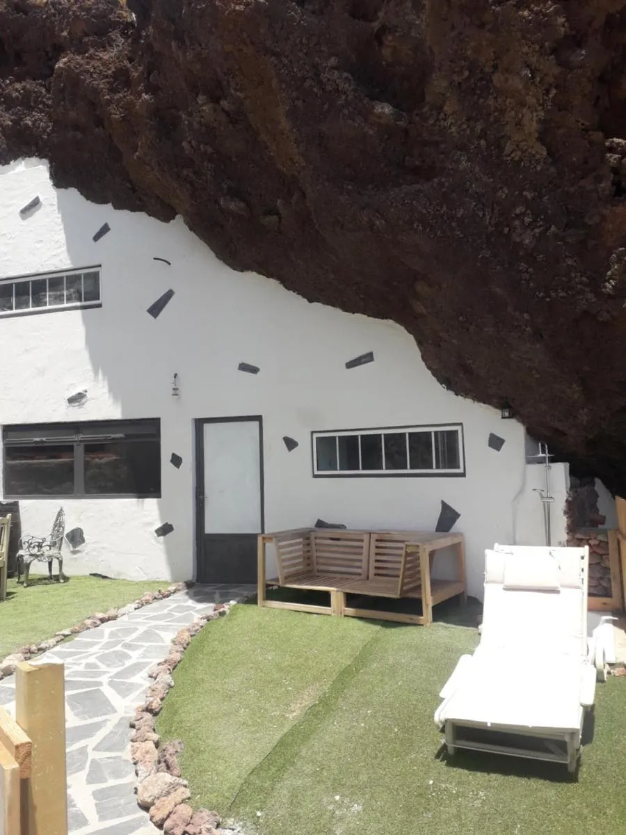 Image 4 of Cueva rural ” Old London ” with Jacuzzi and swimming pool