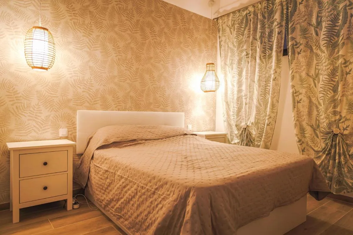 Image 2 of Diamond Roof