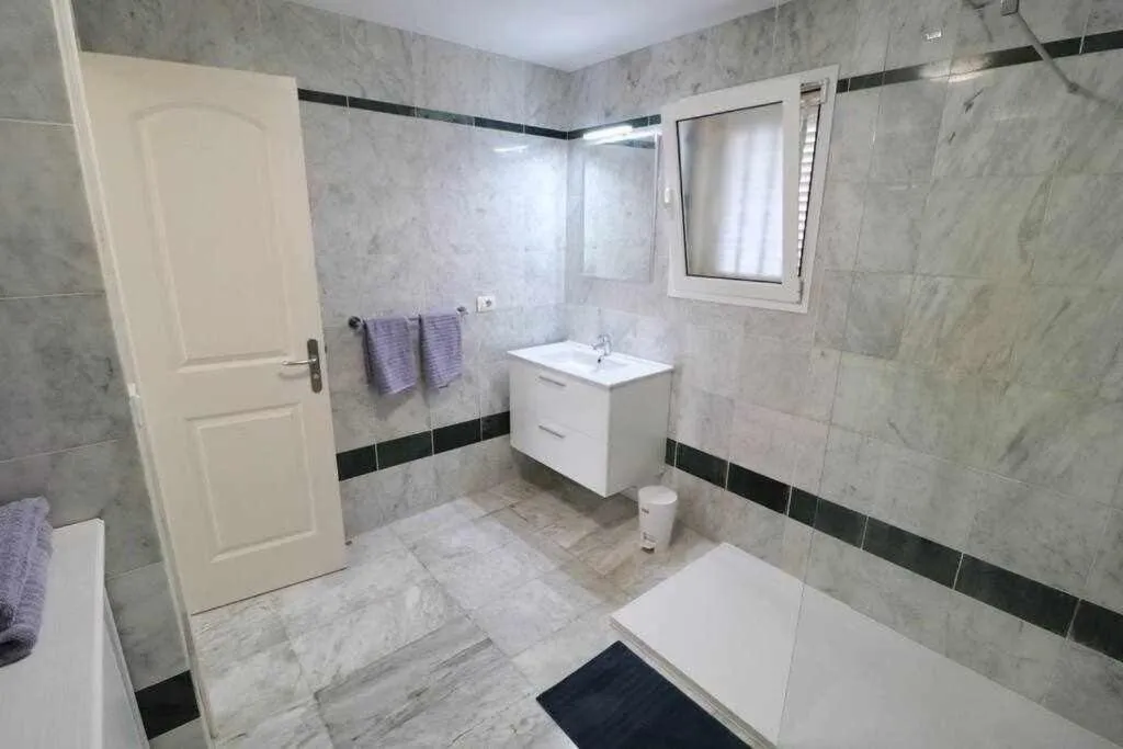 Image 2 of Dinastia B401 by Tenerife Rental & Sales