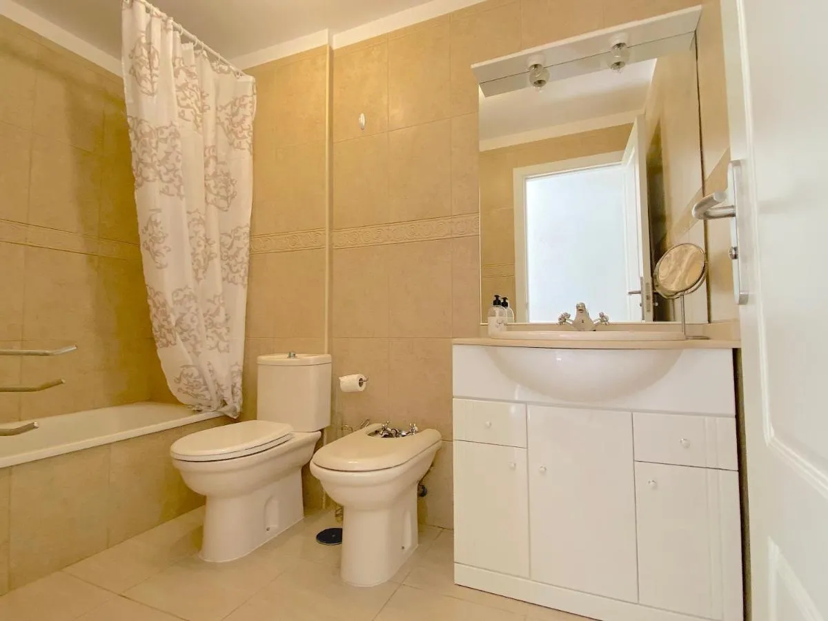 Image 2 of Edificio Cañadas