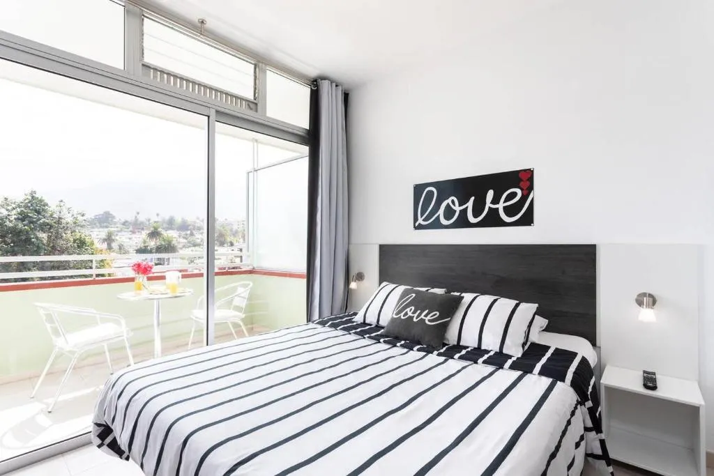 Image of Edificio Las Marañuelas, Puerto La Cruz, Islas Canarias Tenerife