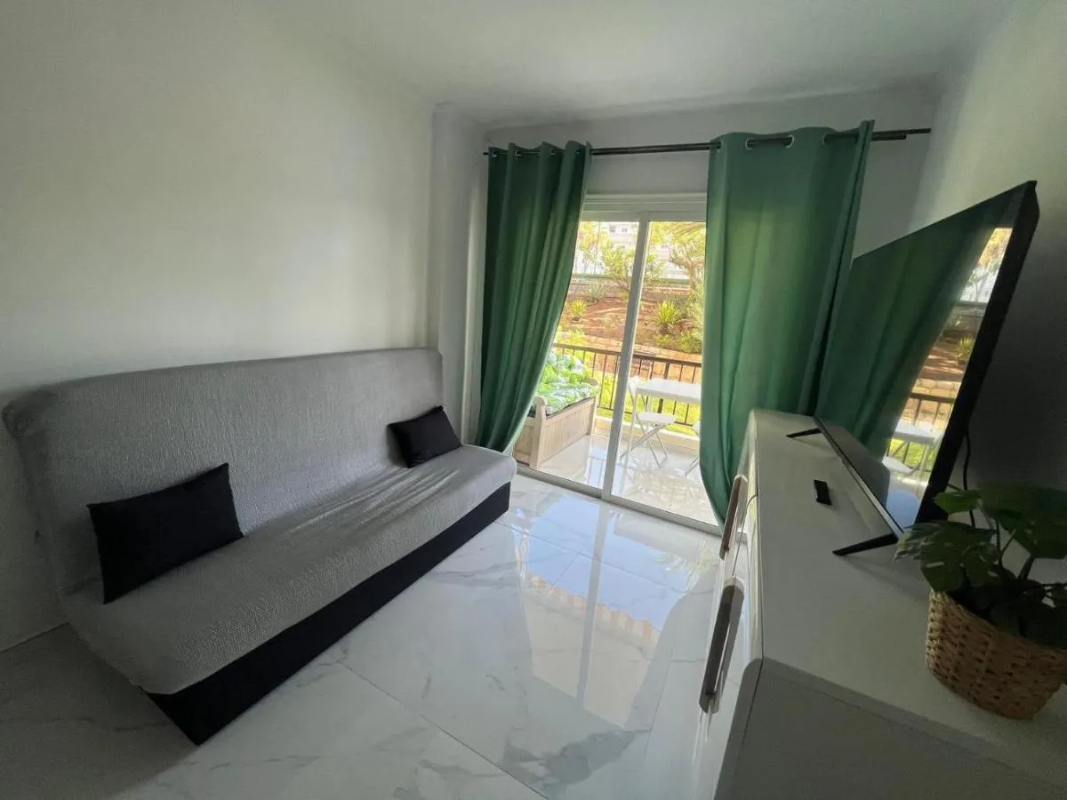 Image 1 of El Dorado – New Modern Apt