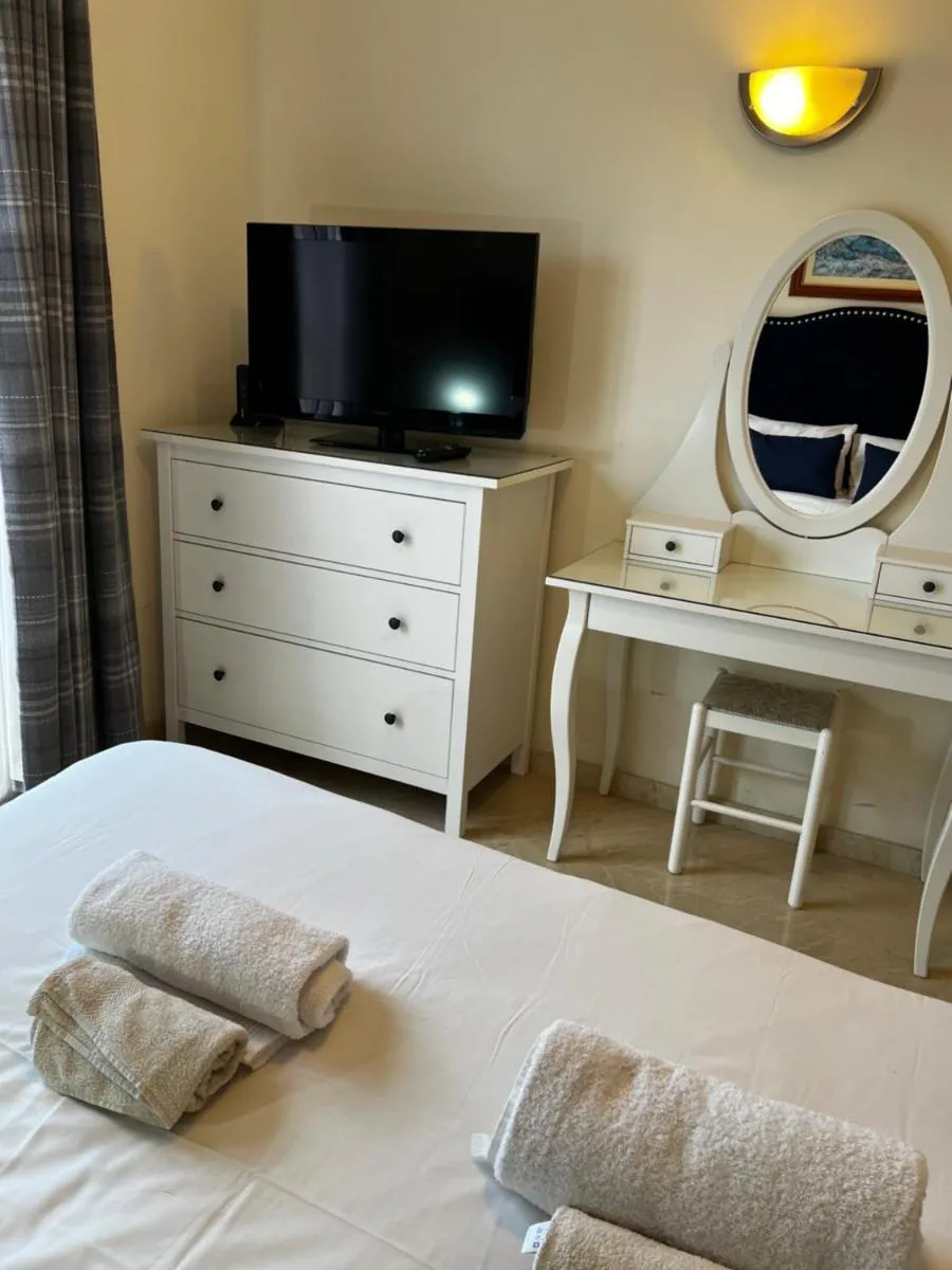 Image 2 of Elegant Palm Mar Apartment