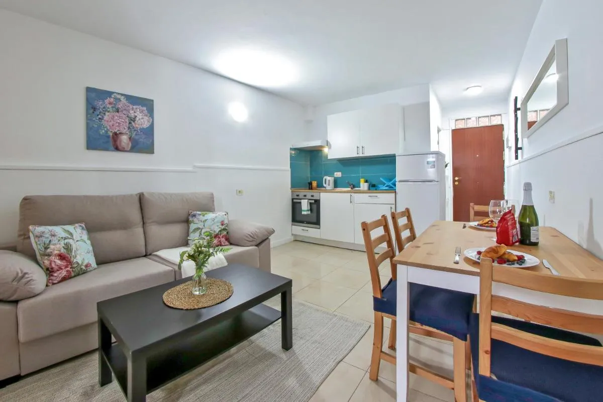 Image 4 of Elegant and Cozy Studio with Pool Chaparral 341