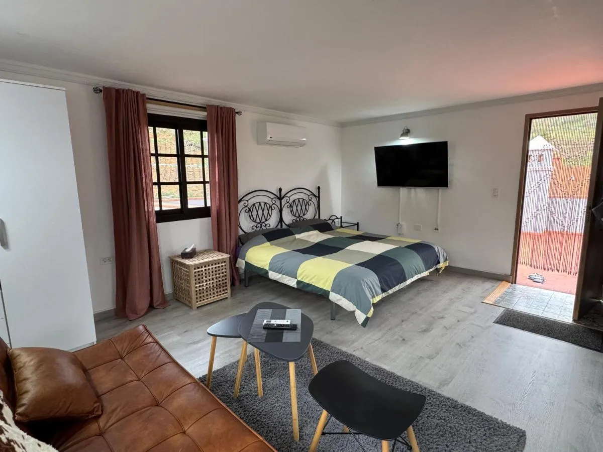 Image 1 of Estudio en las montañas