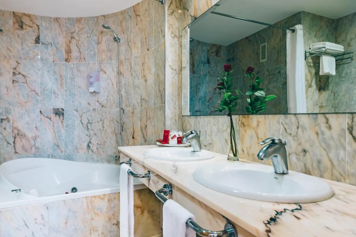 Image 2 of Grand Muthu Golf Plaza Hotel & Spa