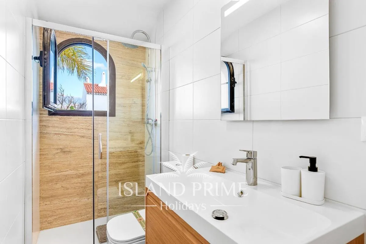 Image 2 of Heated Pool & Garden Views Holiday FC519