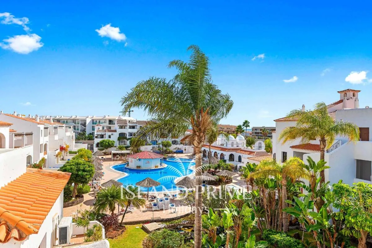 Image 3 of Heated Pool & Garden Views Holiday FC519