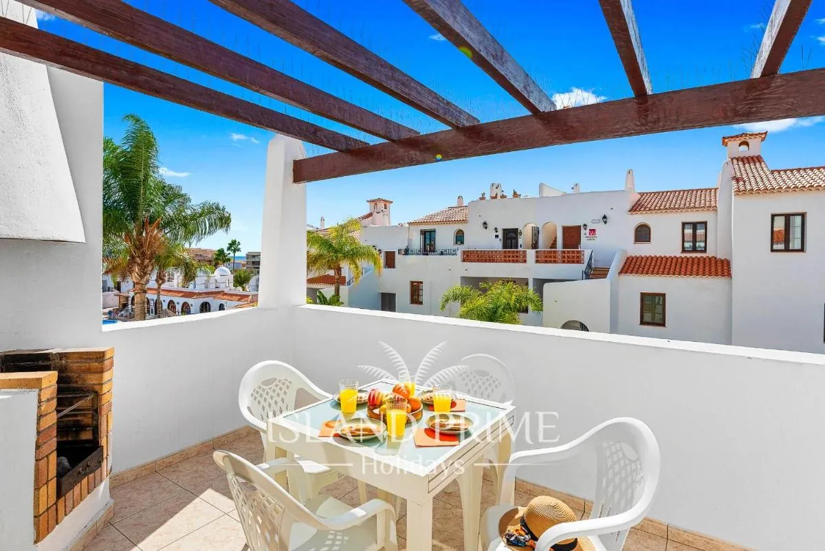 Image 4 of Heated Pool & Garden Views Holiday FC519