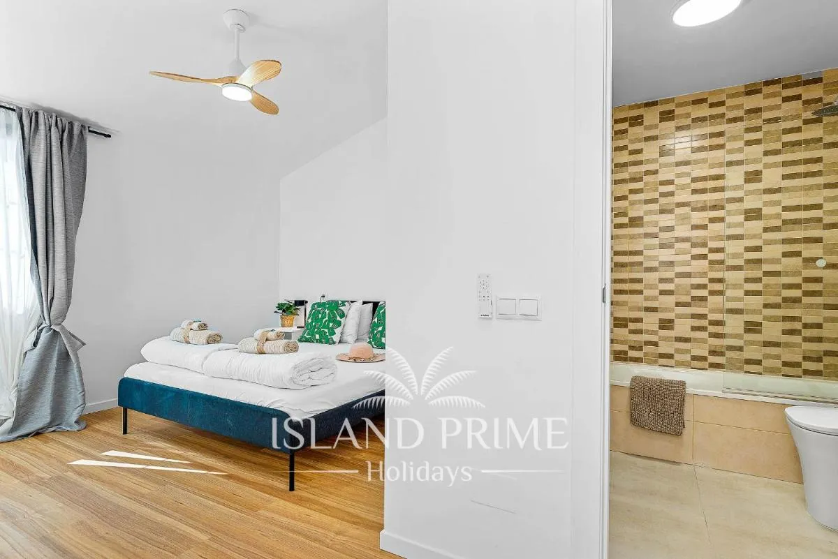 Image 1 of Heated Pool & Garden Views Holiday FC519