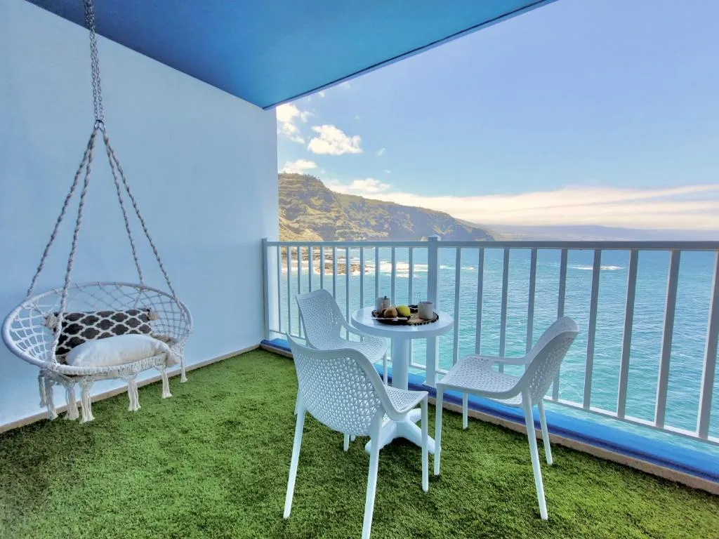 Image of Holiday Feel B – Studio