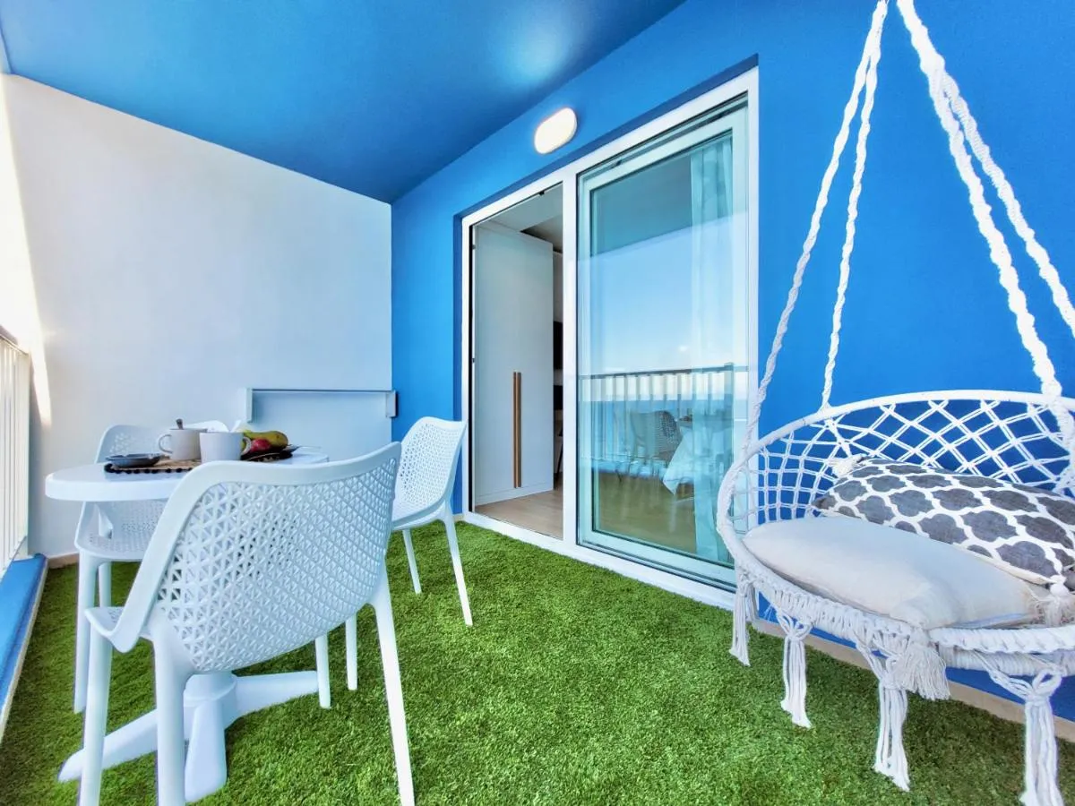 Image 4 of Holiday Feel B – Studio