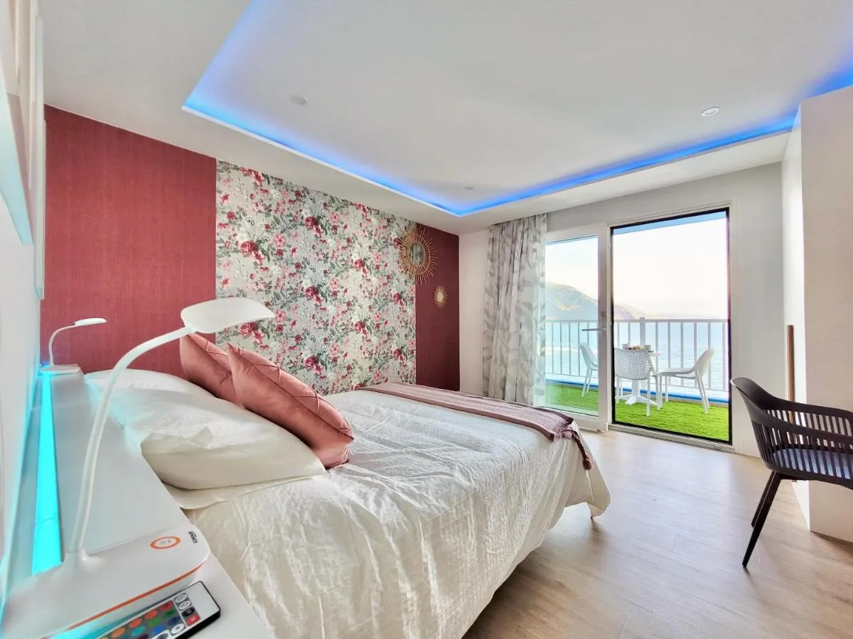 Image 1 of Holiday Feel B – Studio