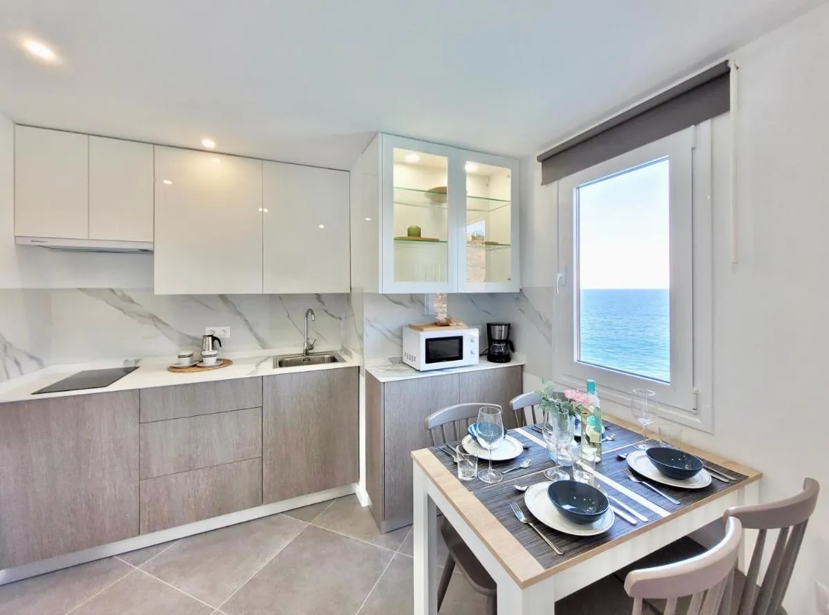 Image 5 of Holiday Feel C- Studio