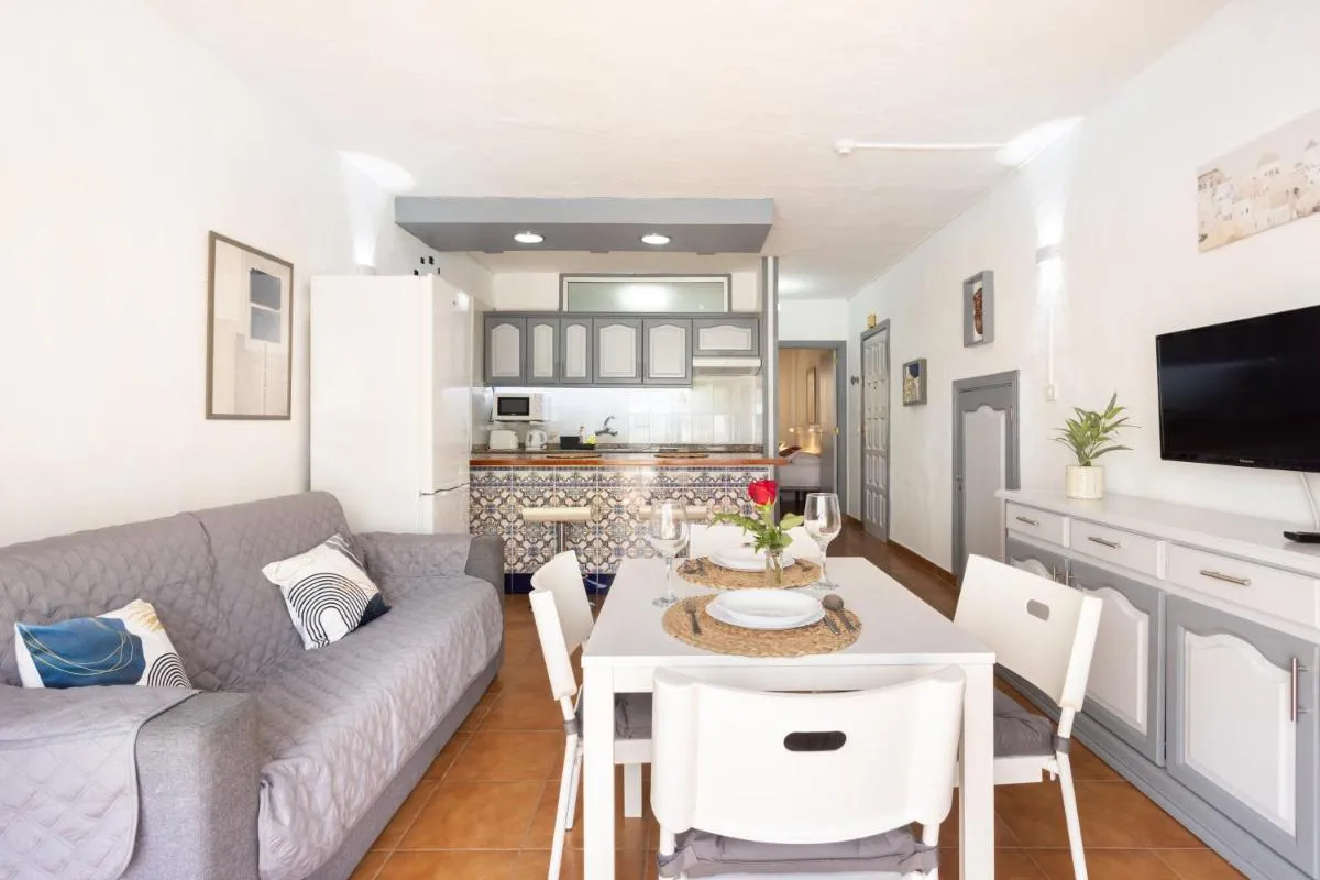 Image 4 of Home2Book Radiant Apt, Pool & Terrace Las Américas