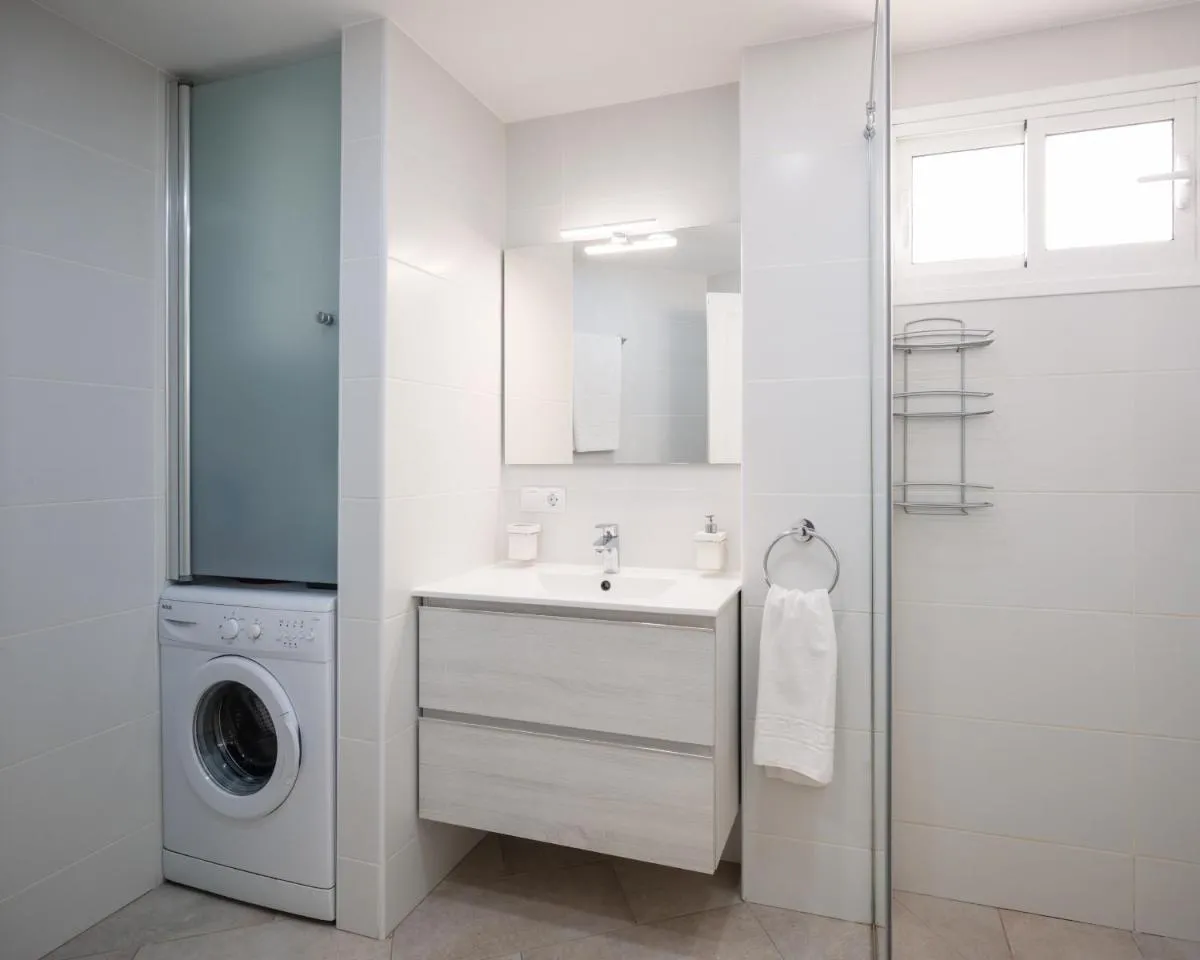 Image 2 of HomeForGuest Apartamento con piscina a 50M del mar en La Caleta