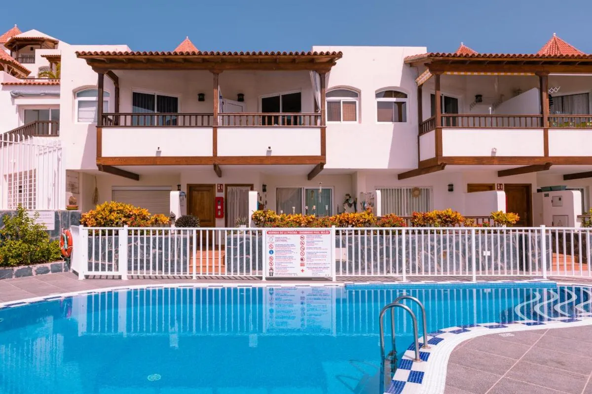 Image 3 of HomeForGuest Apartamento con piscina a 50M del mar en La Caleta