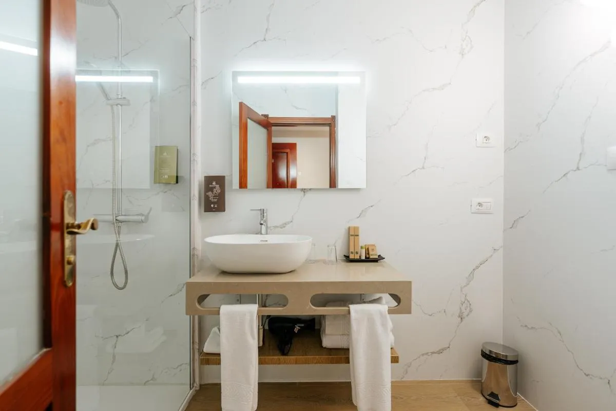 Image 2 of Hotel Reveron Plaza