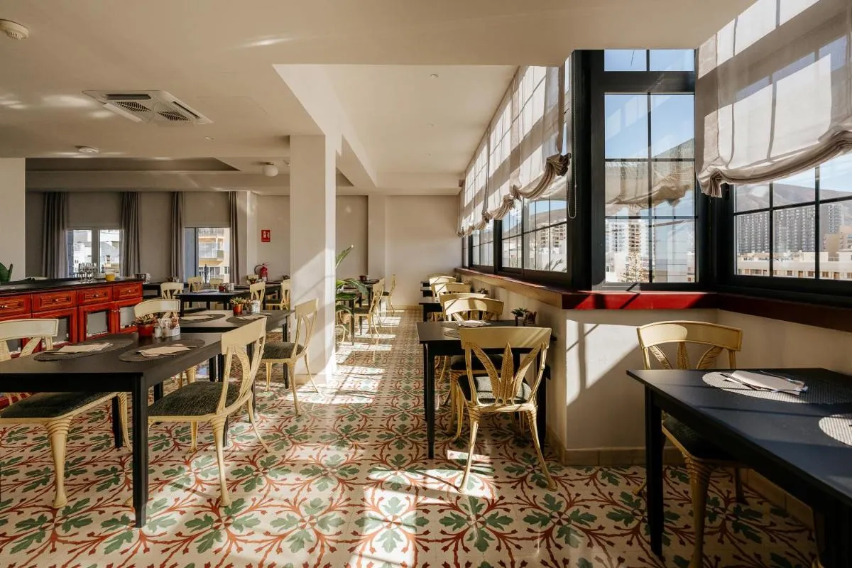 Image 4 of Hotel Reveron Plaza