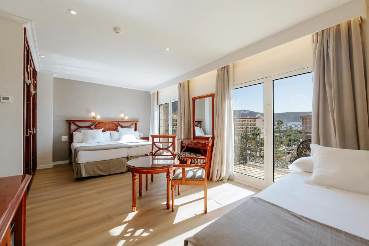 Image 1 of Hotel Reveron Plaza