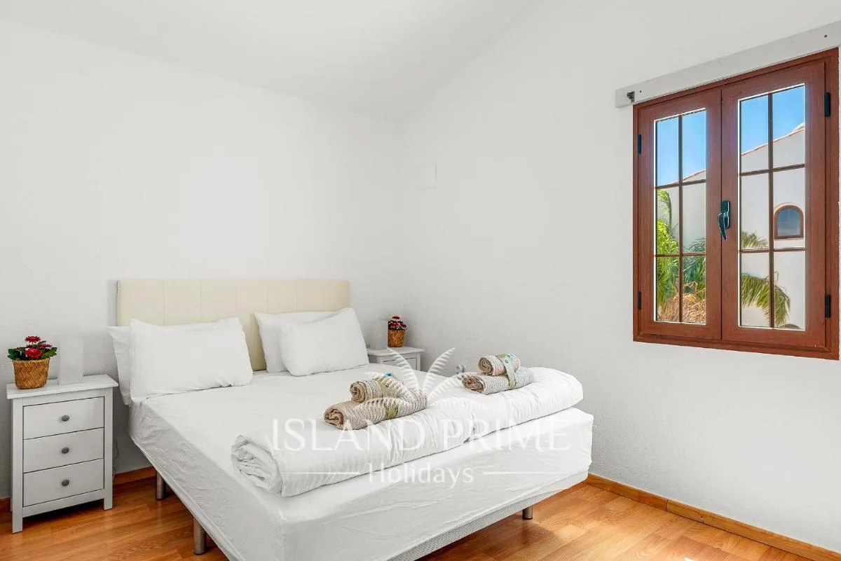 Image 1 of Huge Terrace Holiday in Heated Pool Complex with Teide Views FC1209