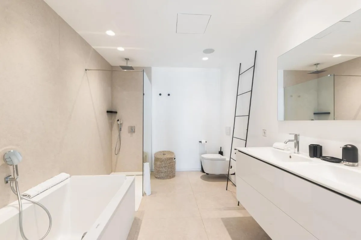 Image 2 of Infinity 0-8 LUXE SEA VIEW 2B