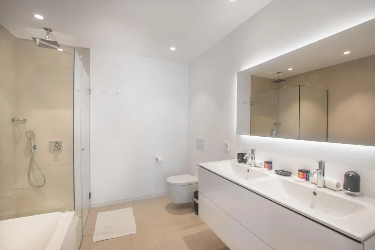 Image 2 of Infinity 1-2 LUXE PARTIAL SEA VIEW 2B