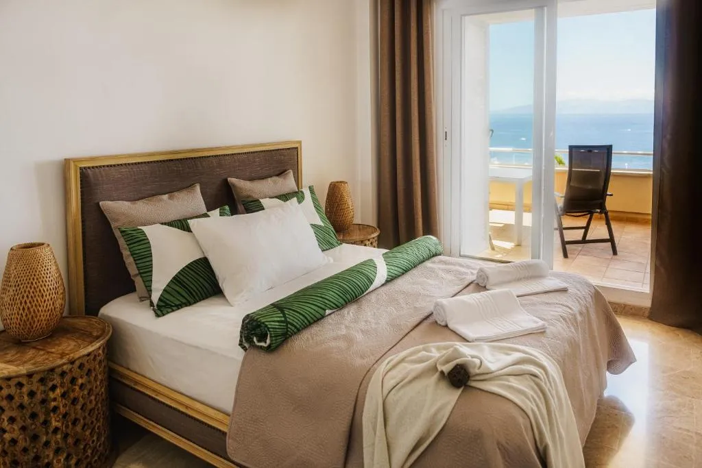 Image of LUNA – AC, 2 pools, panoramic ocean, private garage, fibre net