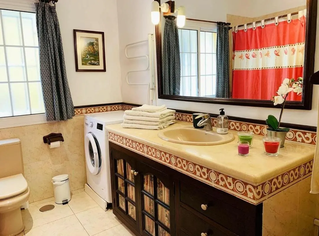 Image 2 of La Chimenea Verde