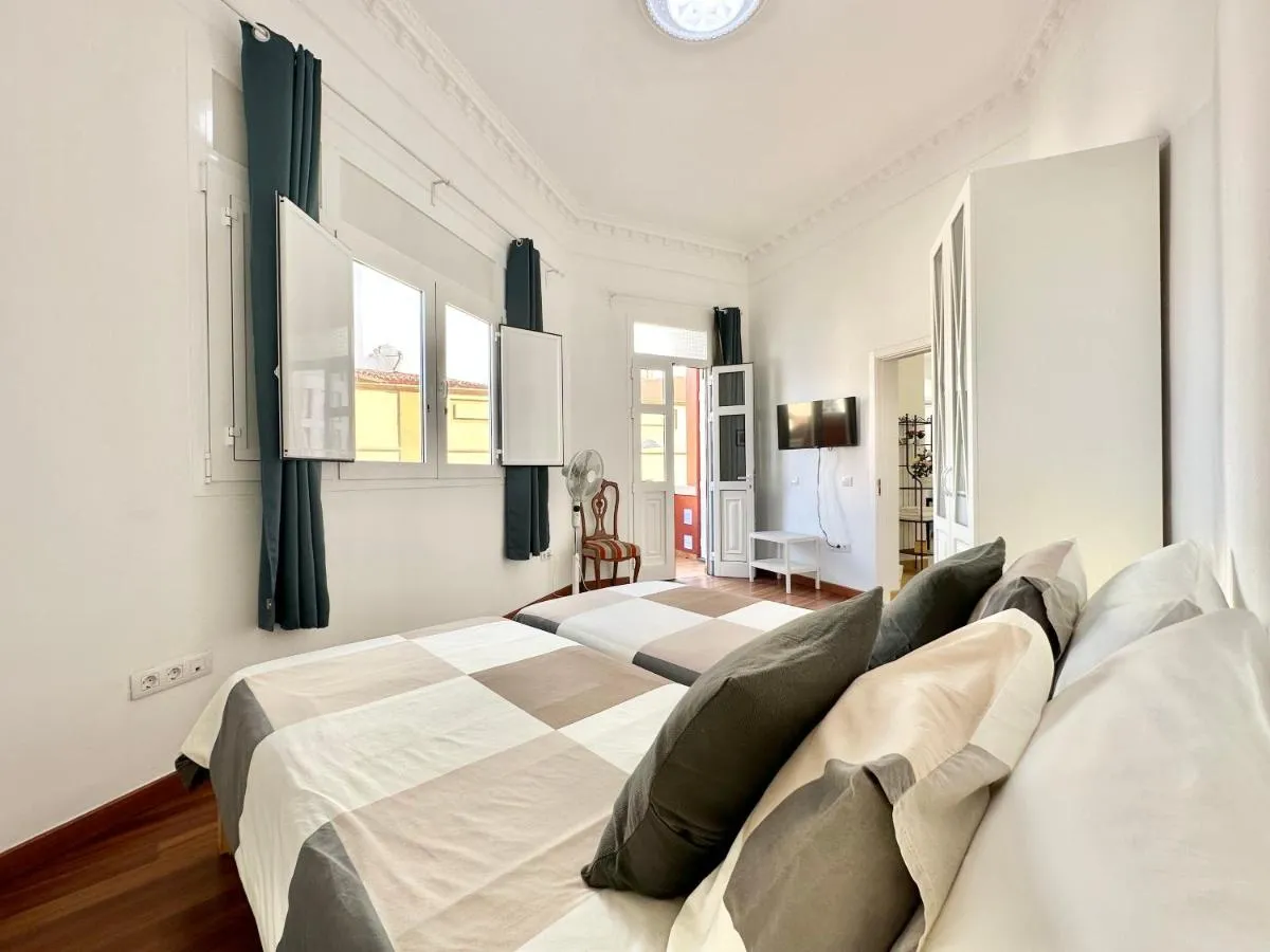 Image 2 of La Hoya Downtown Apartments