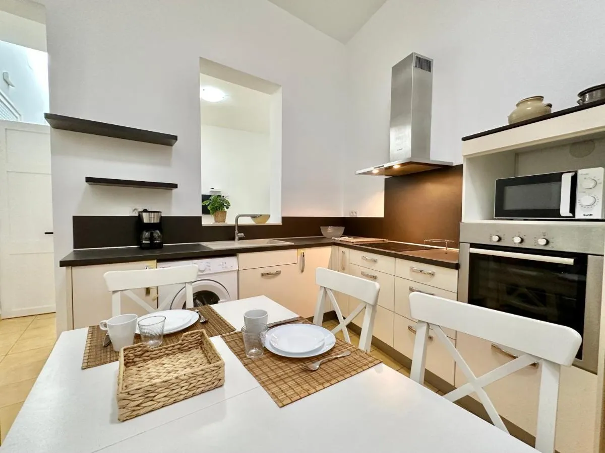 Image 3 of La Hoya Downtown Apartments