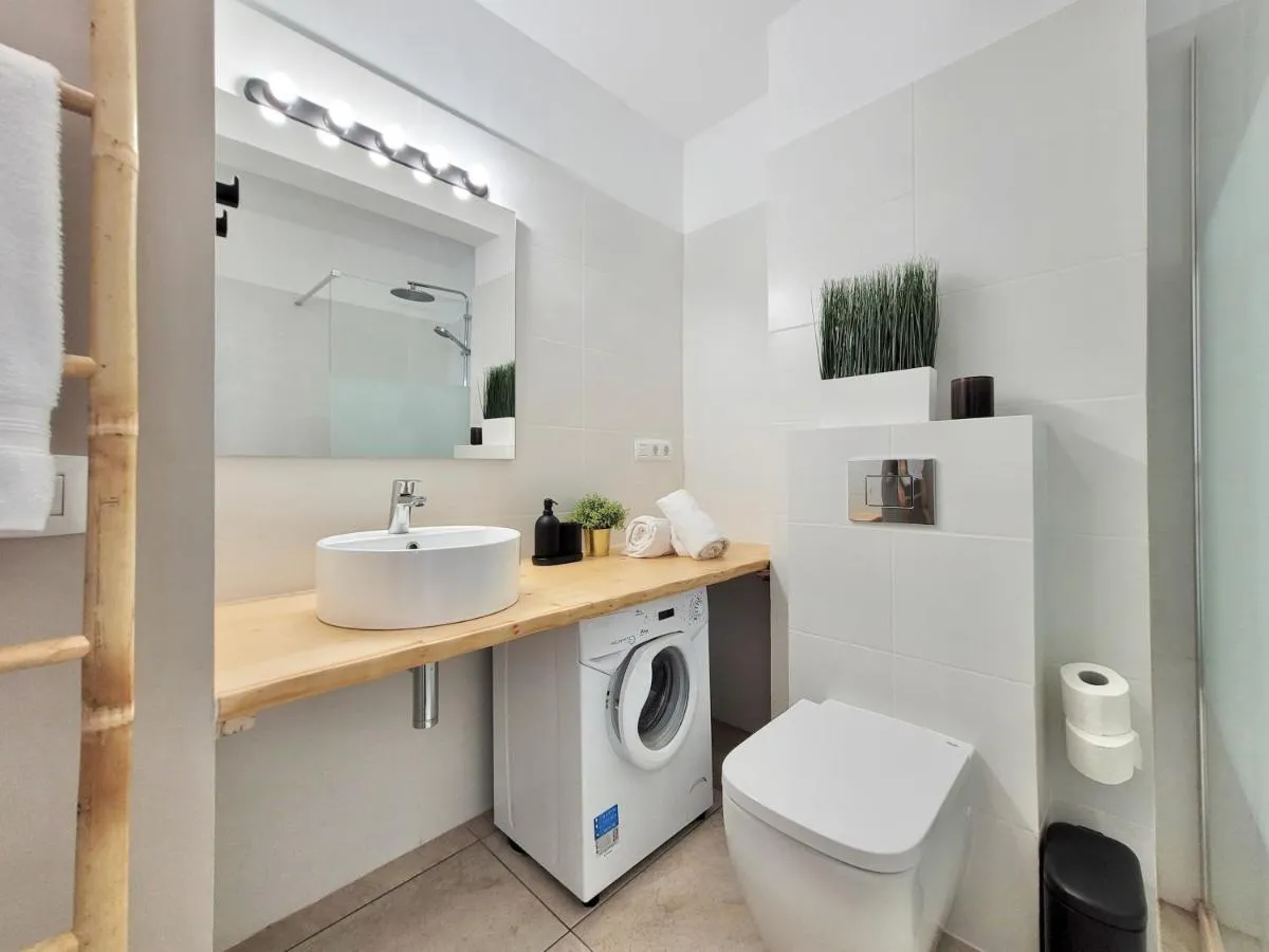 Image 6 of Lago del Drago