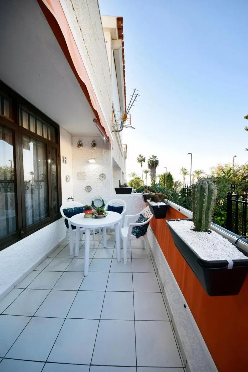 Image 3 of Las Americas House seafront