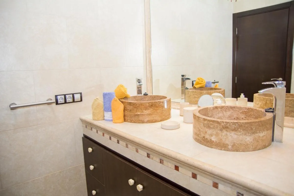 Image 2 of Listen THE VIEWS – 223