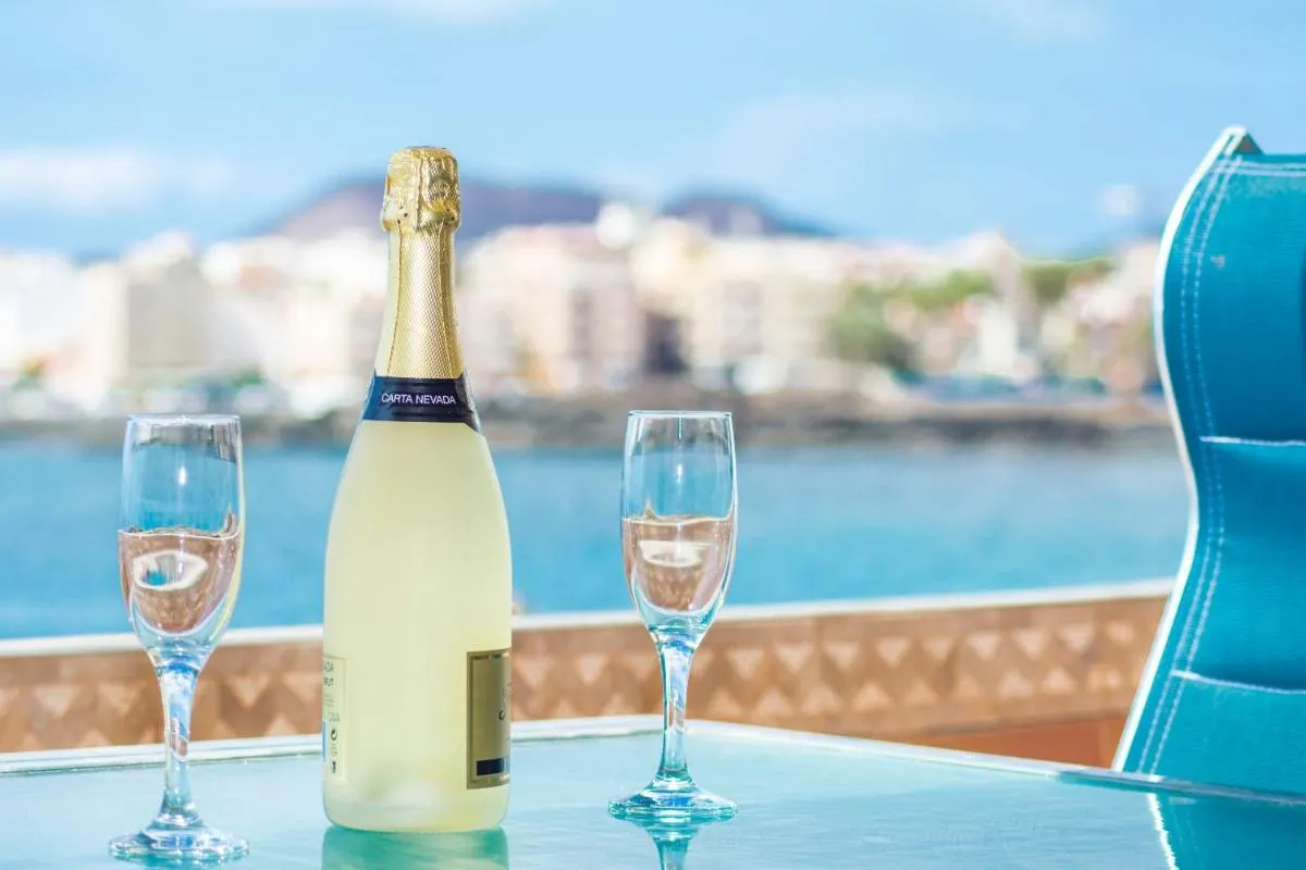 Image 4 of Listen THE VIEWS – 223