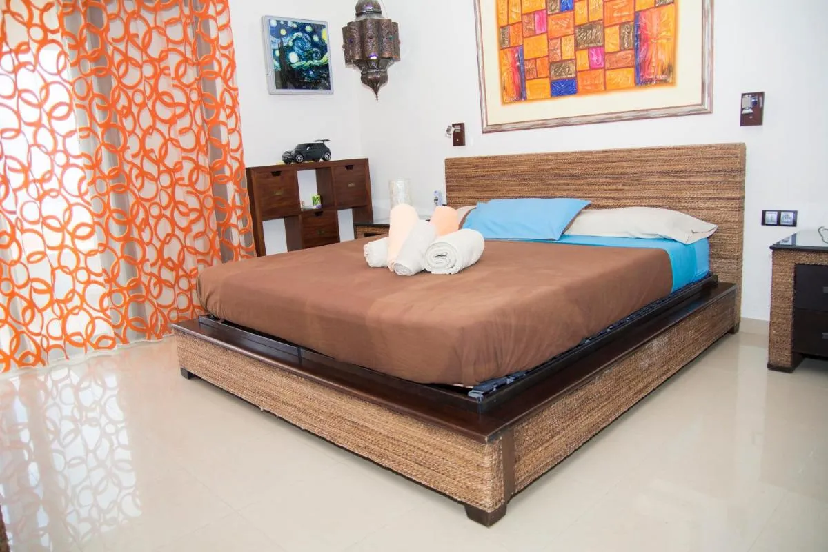 Image 1 of Listen THE VIEWS – 223