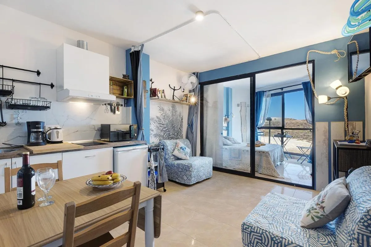 Image 3 of Los Abrigos oceano al alba wifi