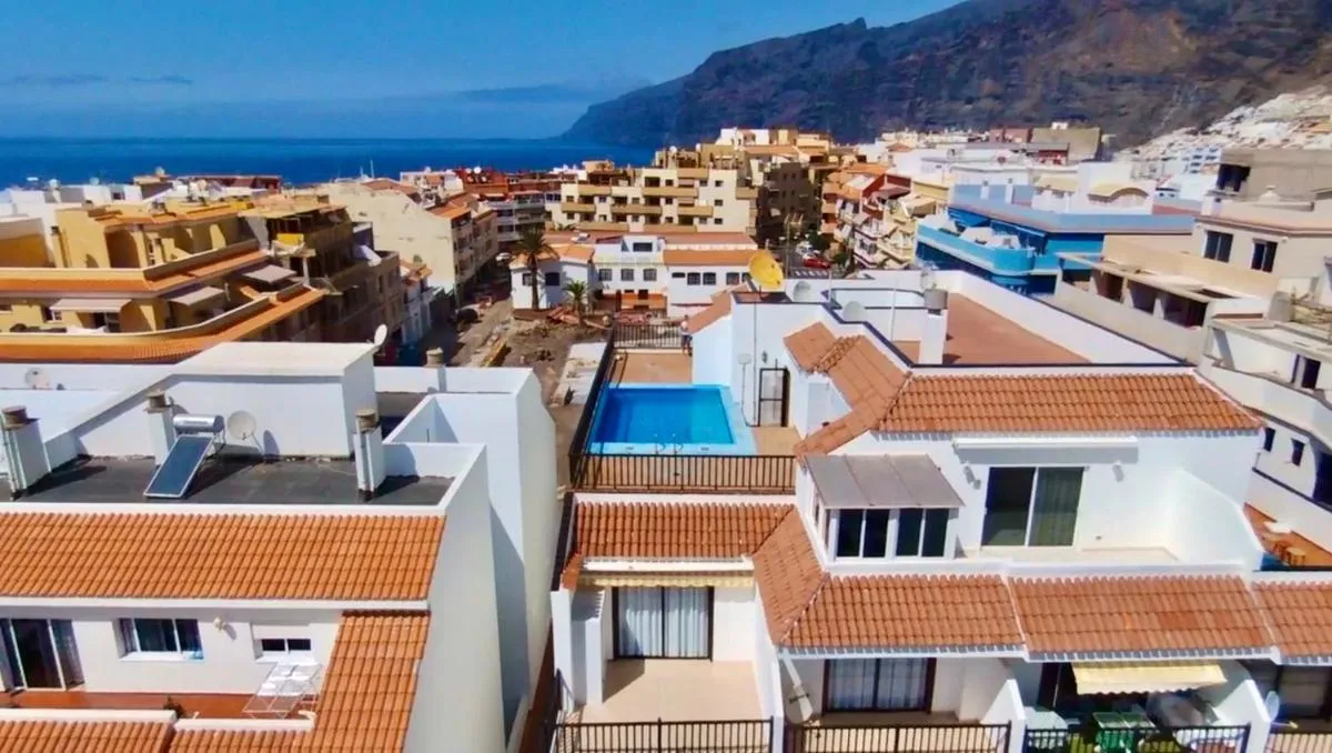 Image 5 of Los Angeles 3 Bed Apartment with Pool