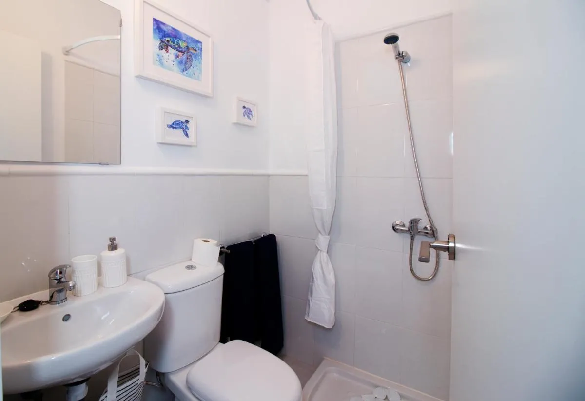 Image 2 of Los Angeles 3 Bed Apartment with Pool