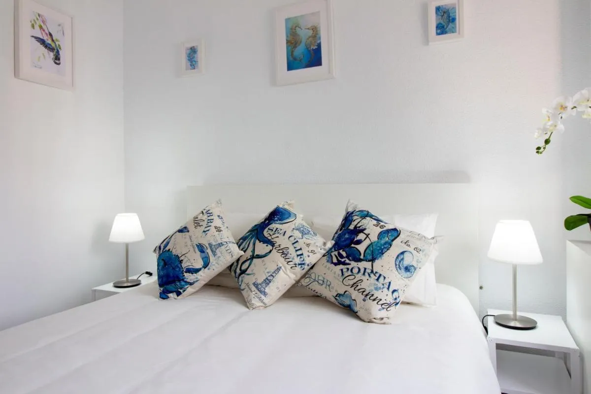 Image 6 of Los Angeles 3 Bed Apartment with Pool