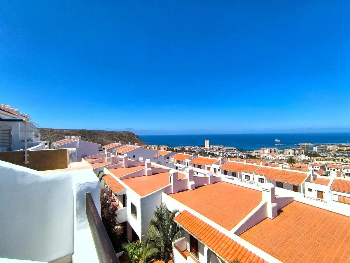 Image 6 of Los Cristianos – breathtaking view, AC, heated pool, fibre net