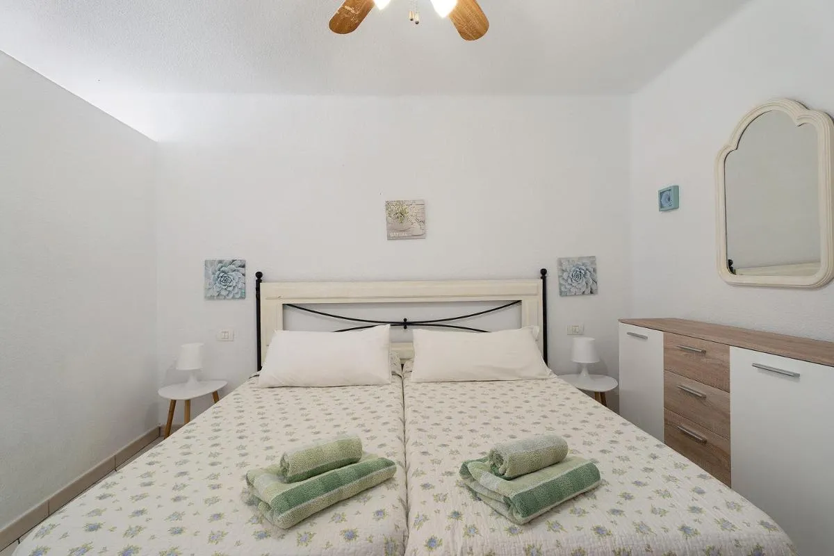 Image 1 of Los Geranios 82