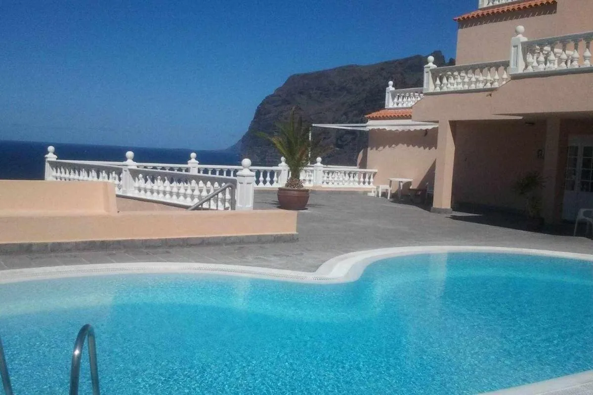 Image 2 of Los Gigantes Paradise