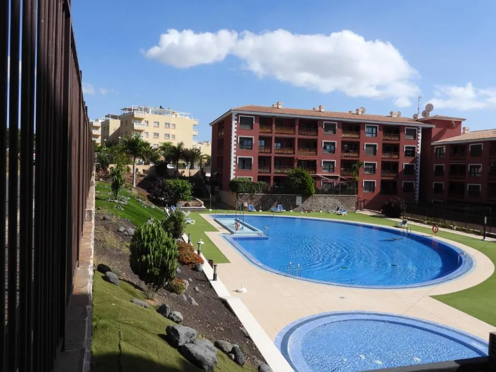 Image of Luminoso y Elegante, piscinas y pistas de pádel