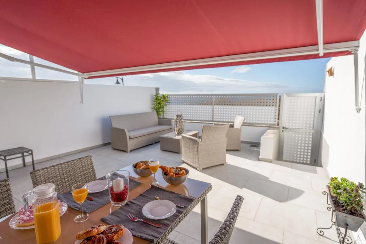 Image 2 of Luxurious apartment with large terrace and sea views